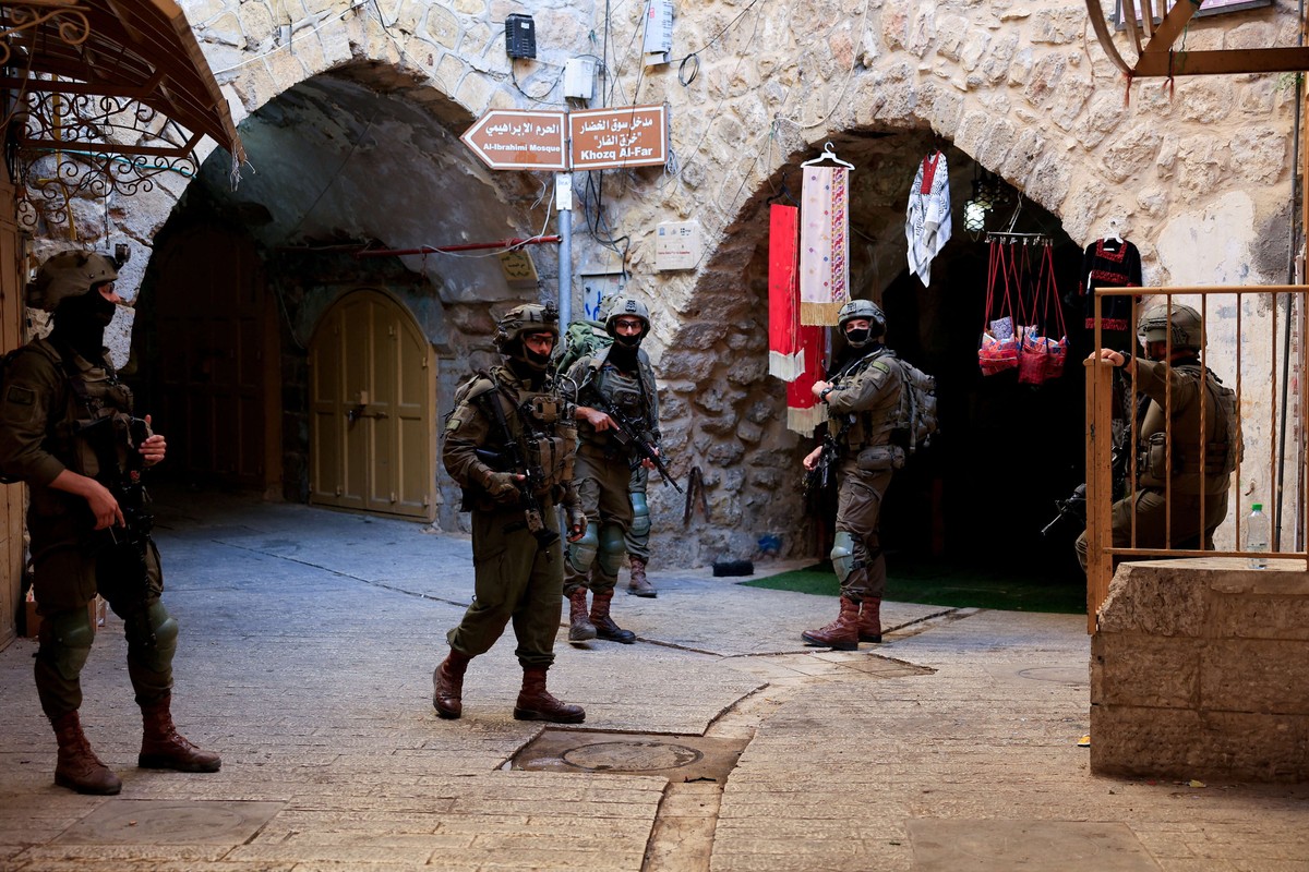 الوضع الأمني في الضفة الغربية شديد التوتر