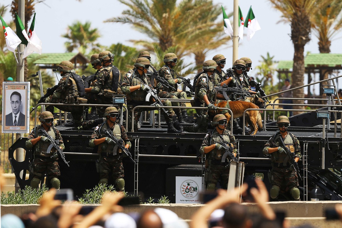 القضية تسلط الضوء على الخصومات بين قادة الجيش الجزائري