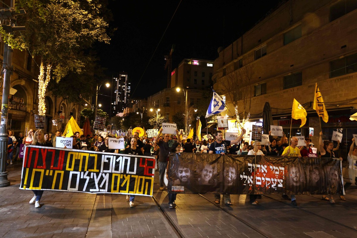 حماس تحاول من خلال نشر فيديوهات للرهائن الاسرائيليين تأليب الشارع على نتنياهو لوقف الحرب