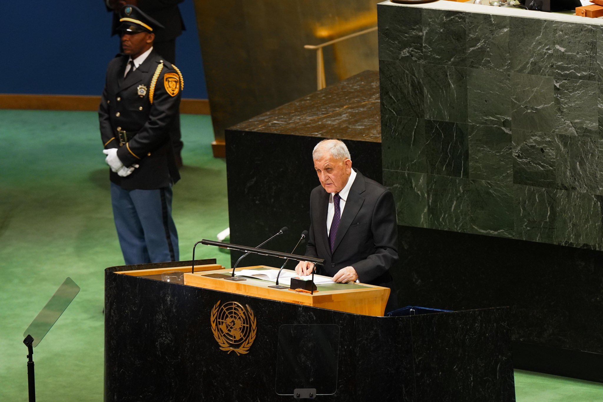 العراق يطالب جميع الأطراف باحترام سيادته