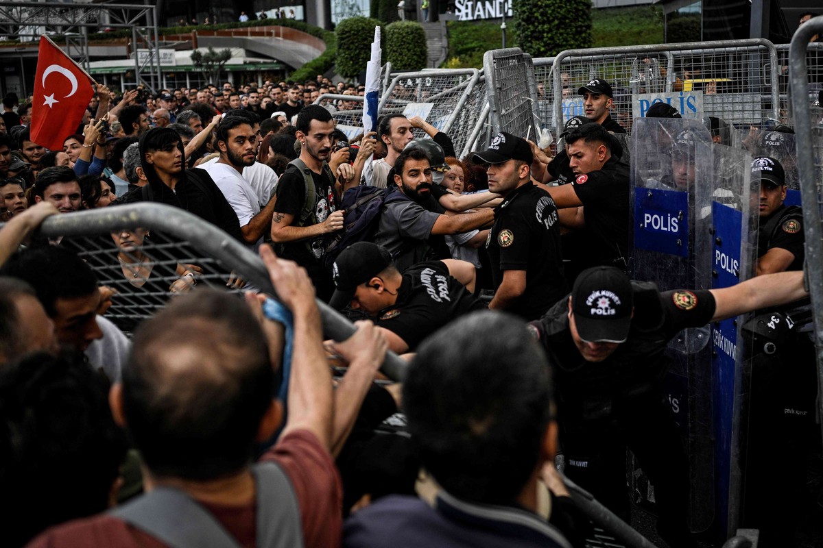 مواجهات بين أنصار المعارضة وقوات الأمن التركي 