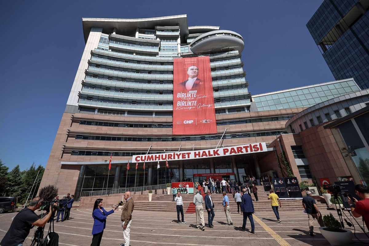 المعارضة التركية تؤكد استمرارها في الحفاظ على قيام الديمقراطية والعلمانية