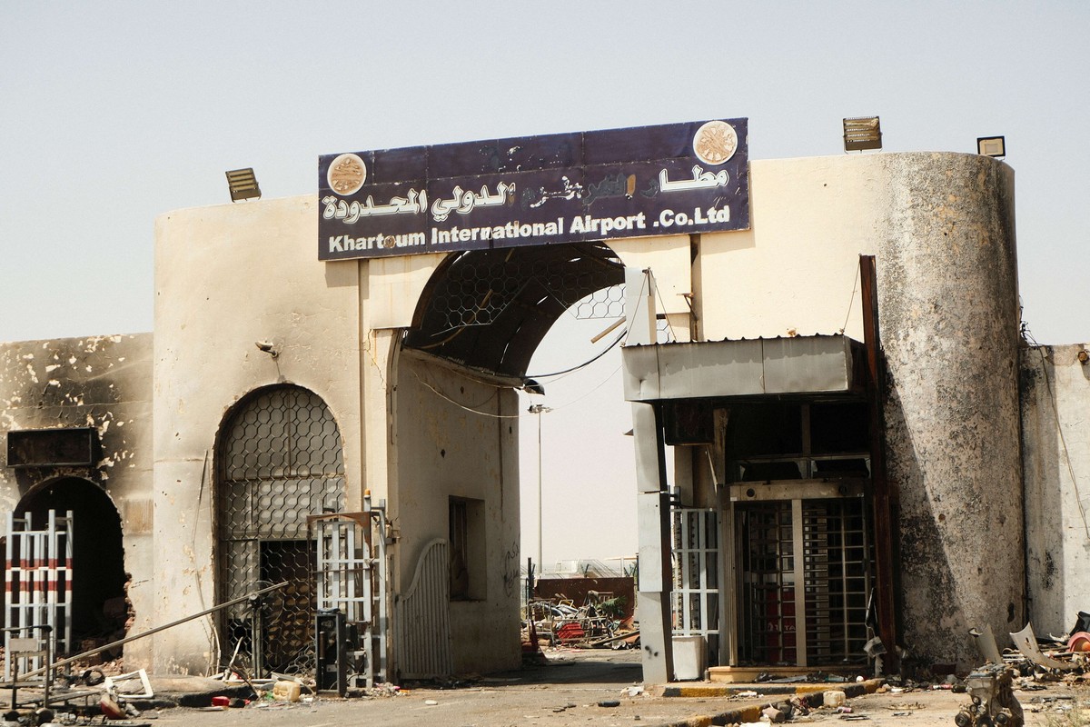 جرت محاولات لاعادة ترميم المطار