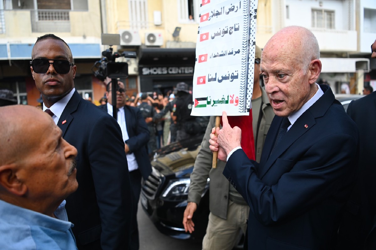 الرئيس التونسي يوصد الباب أمام أي تدخل أجنبي في شؤون البلاد 