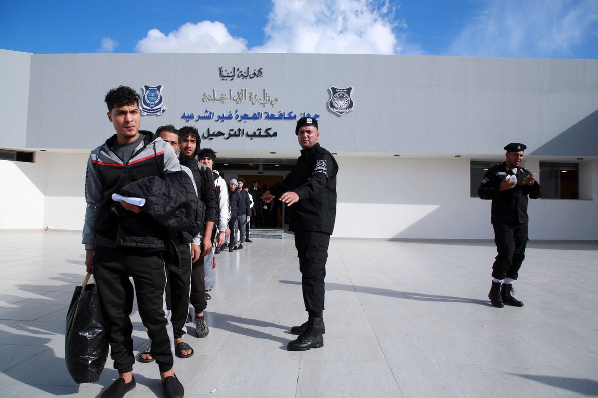 خفر السواحل الليبي له تاريخ في استهداف المهاجرين