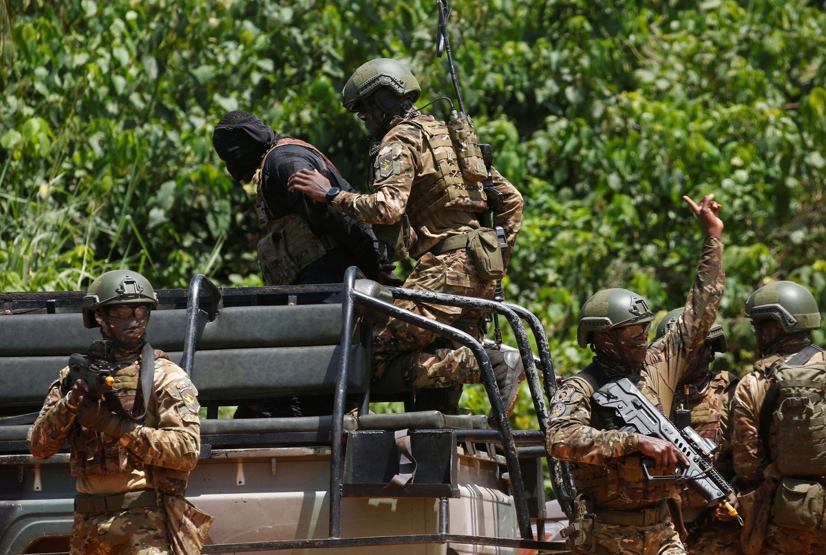 جهود لتجنيد متطوعين من الشباب لمساندة الجيش في مواجهة الجماعات المسلحة