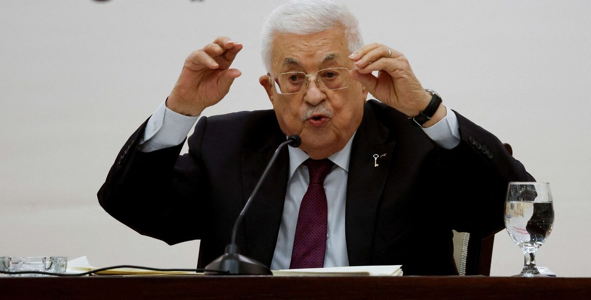 عباس يسعى إلى تجنب حالة الفراغ السياسي في حال غيابه 