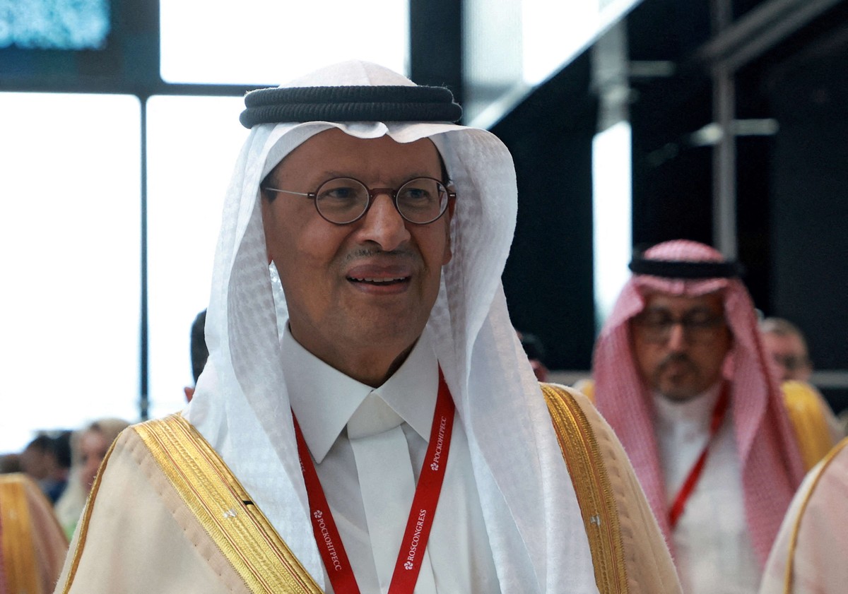 المملكة تقود جهود إحلال الاستقرار في أسواق النفط 