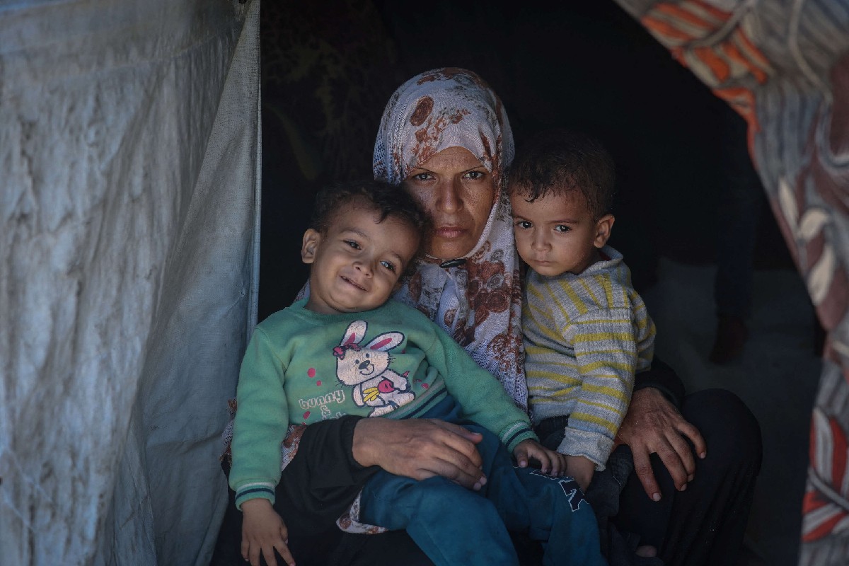 فلسطينيون يأملون في وقف الحرب عقب المفاوضات في مصر