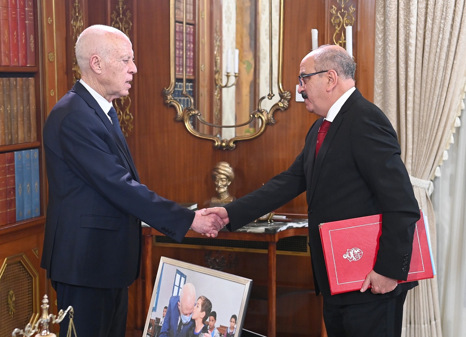 الرئيس التونسي يعتبر السيادة الوطنية خطا أحمر