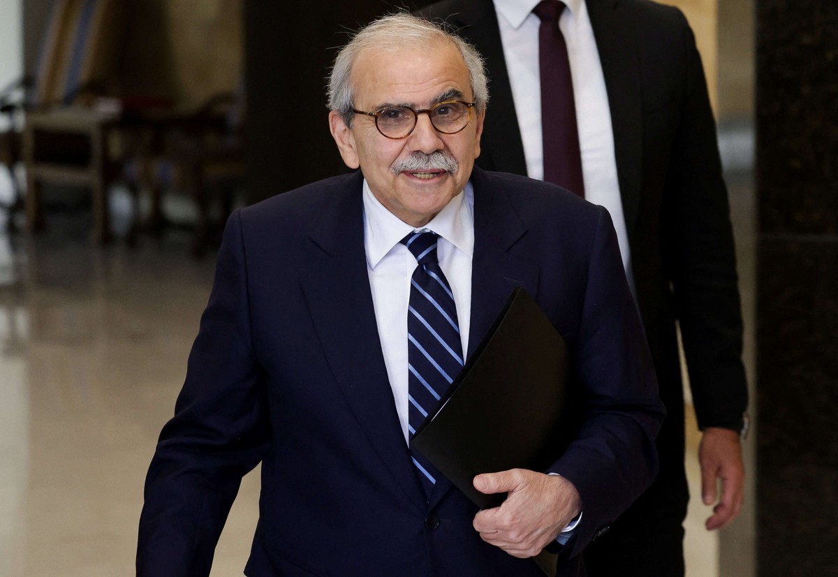 سلام يؤكد أن الجيش شدد الرقابة على طرق تهريب السلاح عبر الحدود