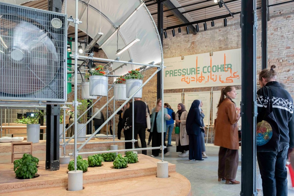   74 ألف زائر لمعرض "على نارٍ هادئة" من تقييم عزه أبوعلم 