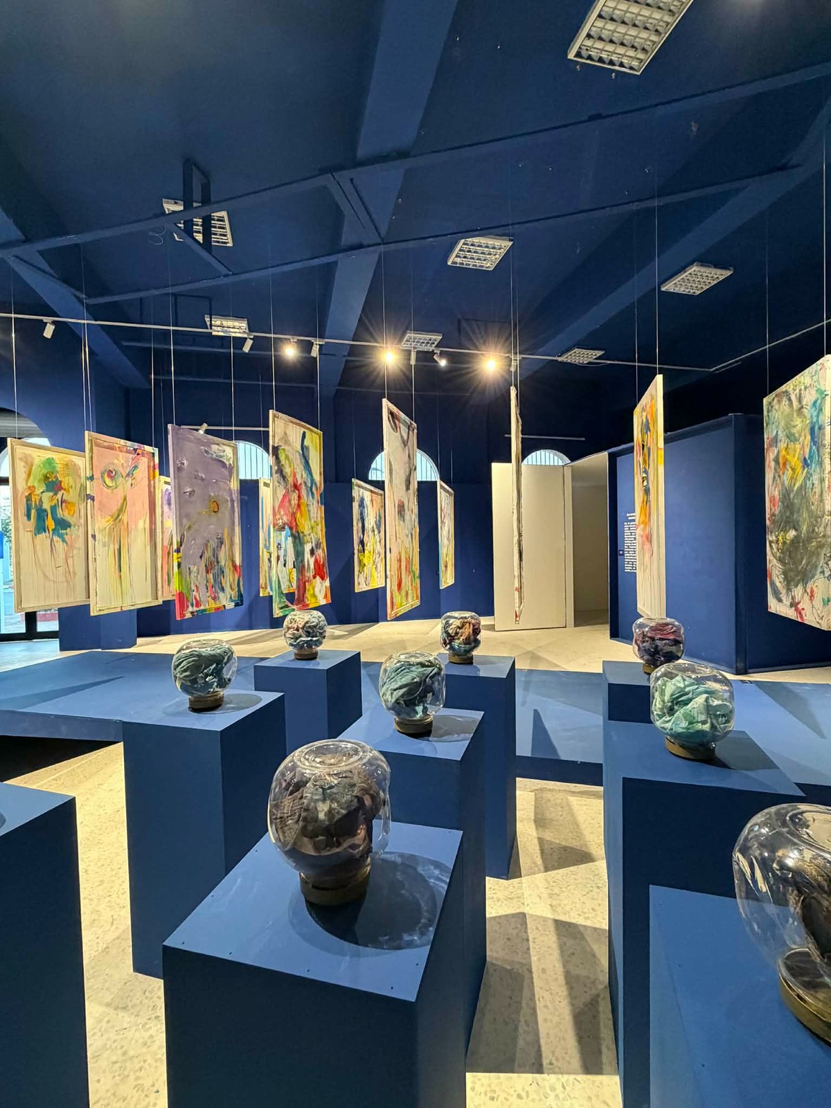 لوحات قابلة لقراءات شتى