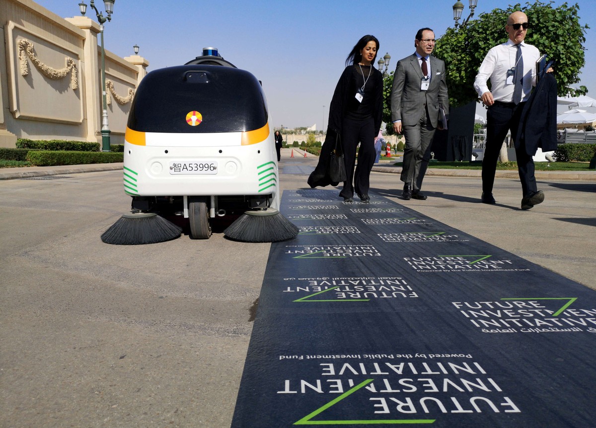 السعودية تحول التركيز لقطاعات مثل الذكاء الاصطناعي والخدمات اللوجستية