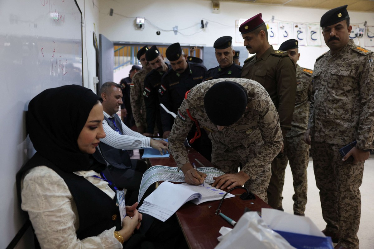 كيف يمكن أن تكون المؤسسة العسكرية والأمنية محايدة؟