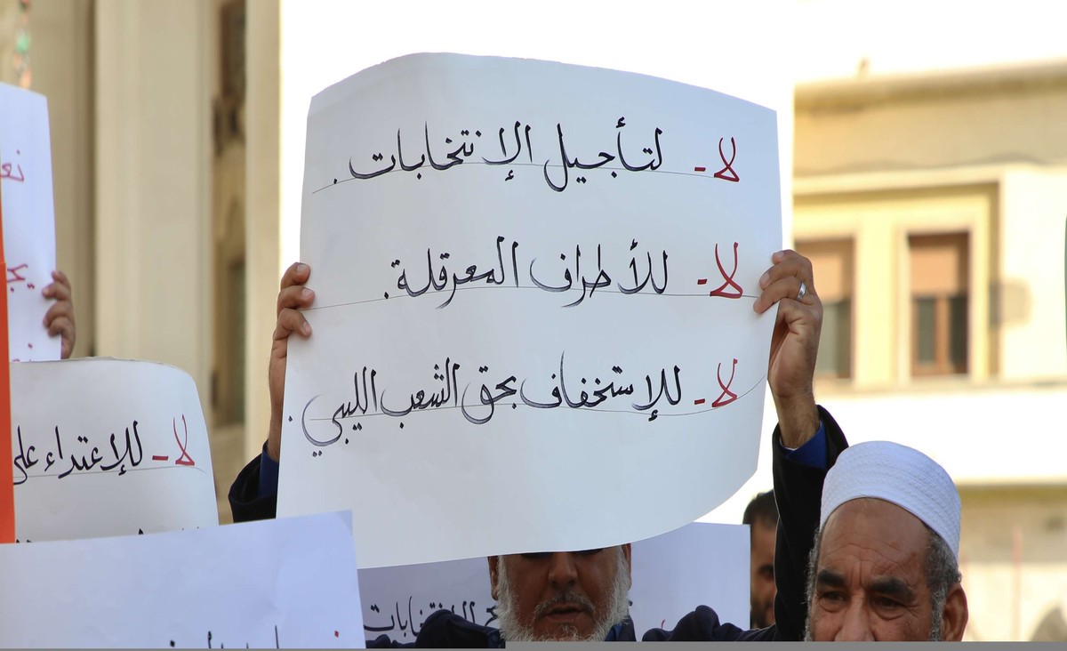 الليبيون يدفعون ثمن أزمة سياسة خانقة 