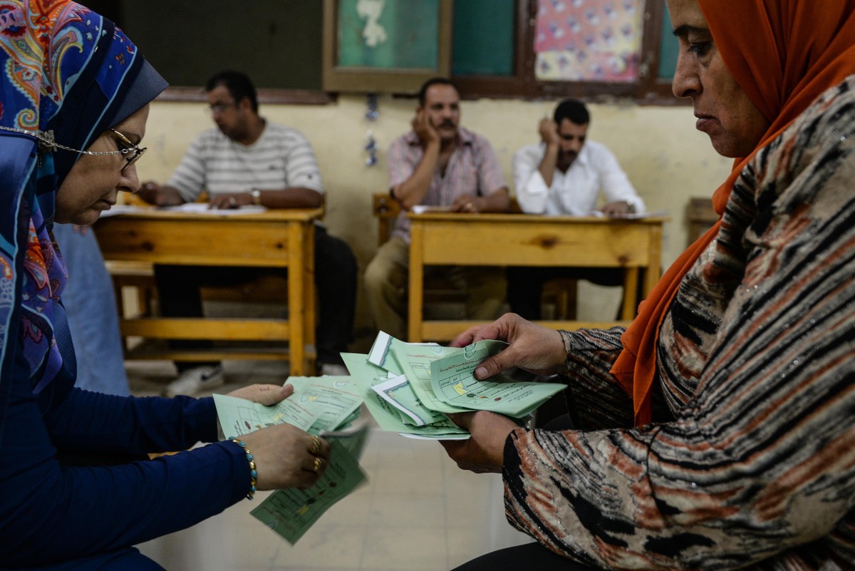 نحو إعادة الاقتراع في 19 محافظة مصرية 