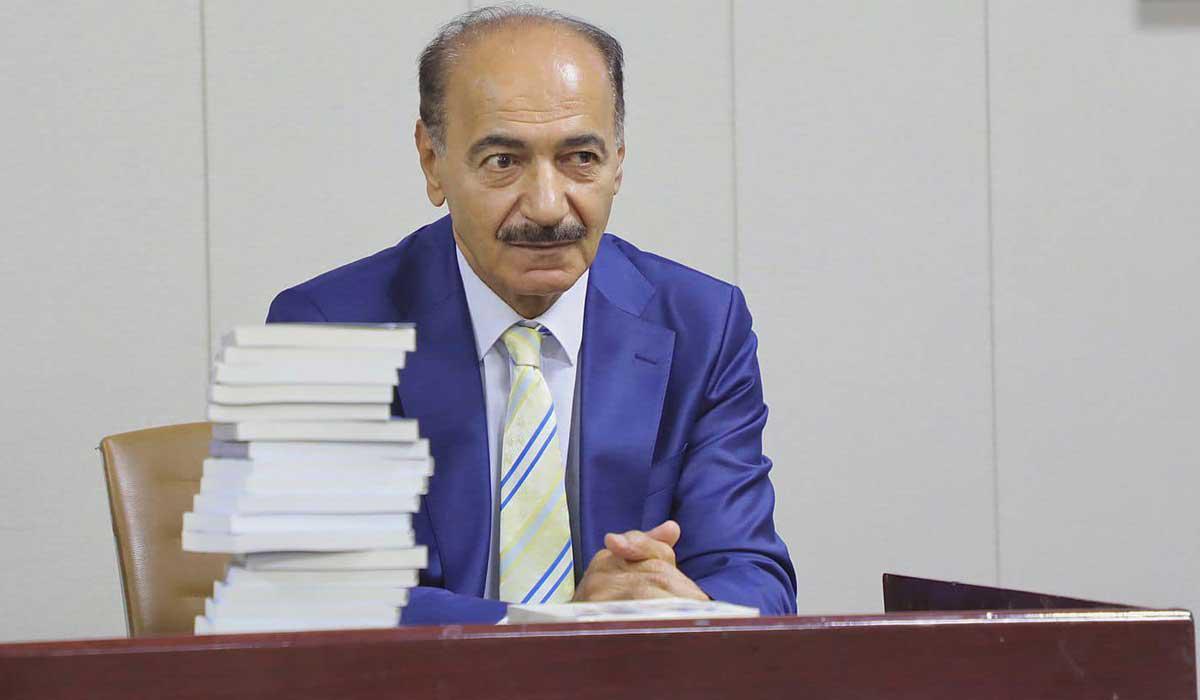 أمجد توفيق يكتب انطلاقا من نزعة إنسانية متفائلة