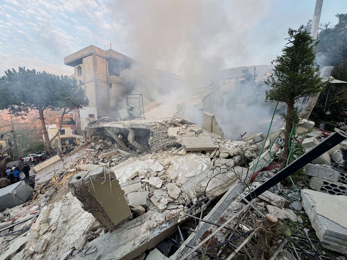 الجيش الاسرائيلي يؤكد أنه استهدف منشآت عسكرية وموقع إطلاق تابعا لحزب الله