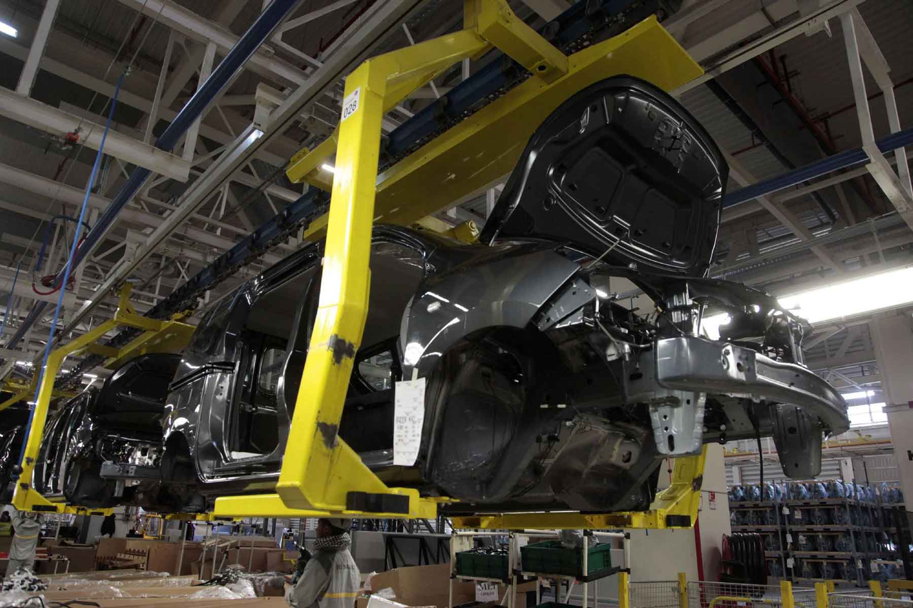 Deeper integration into complex global value chains