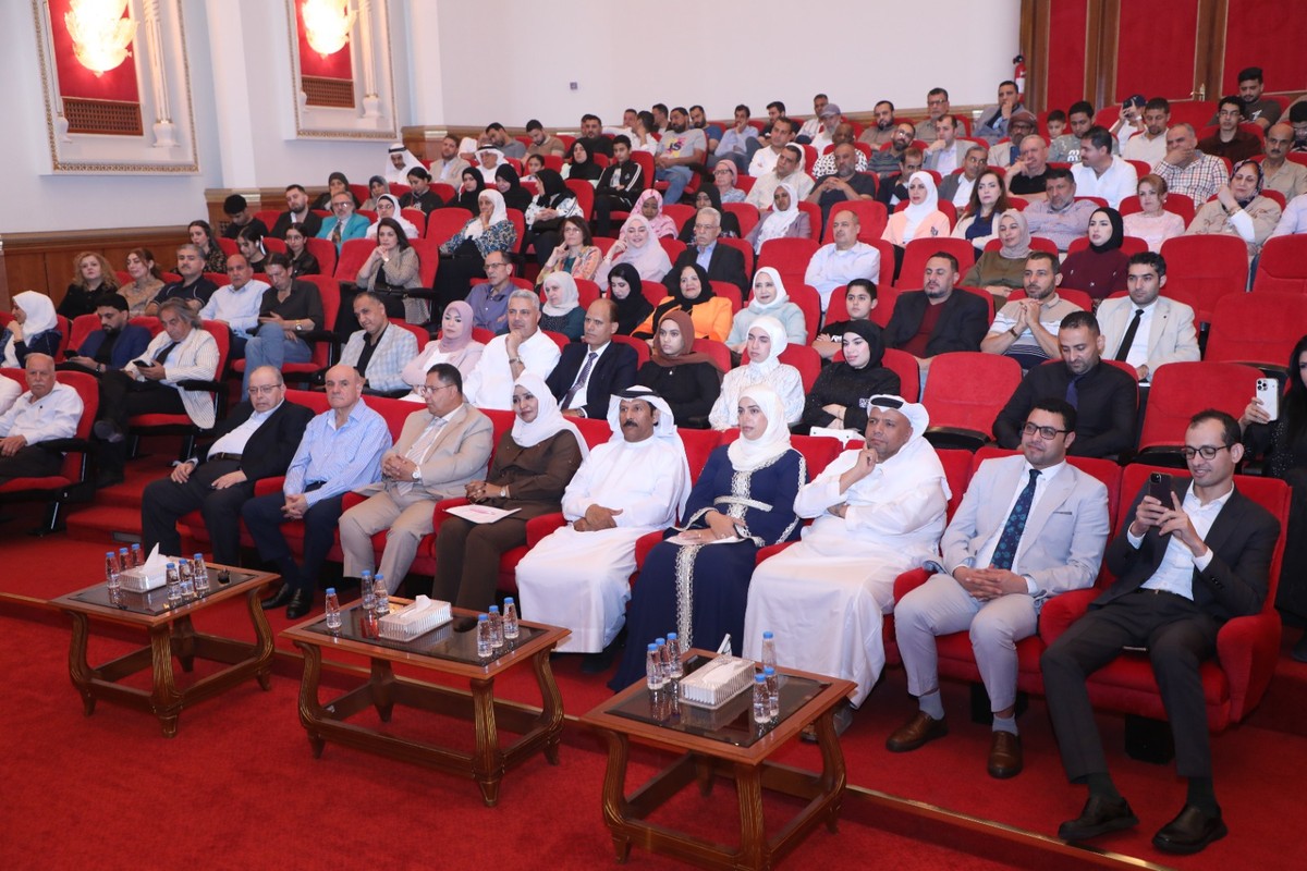 حضور لافت من محبي الشعر