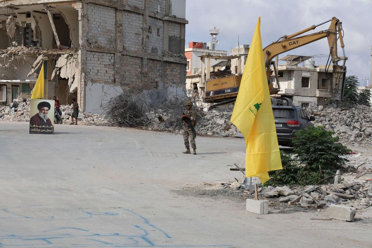 باراك: حل حزب الله يمر باتفاق يقيّد السلاح ويعيد ضبط العلاقة مع إيران