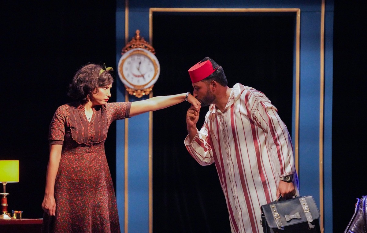 مسرحية 'تابتة وخفيف'