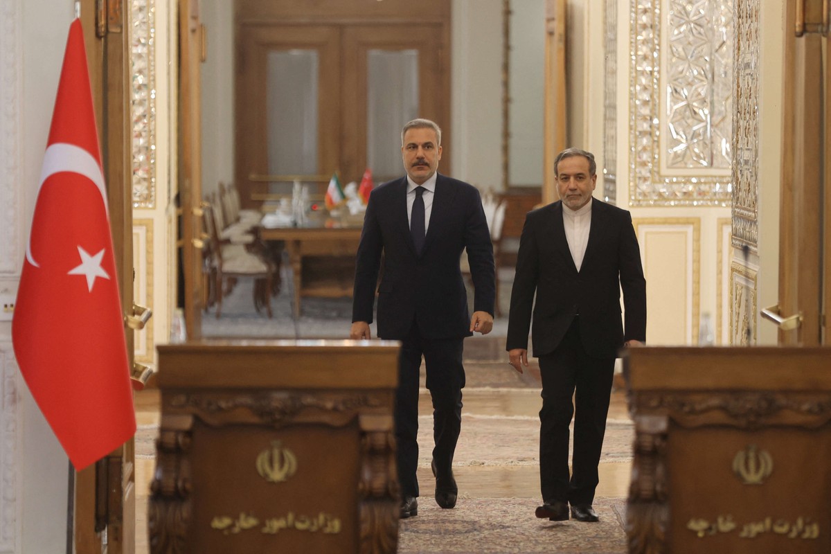 ايران تعزز تحركاتها الدبلوماسية في المنطقة لمنع هجوم أميركي بات وشيكا