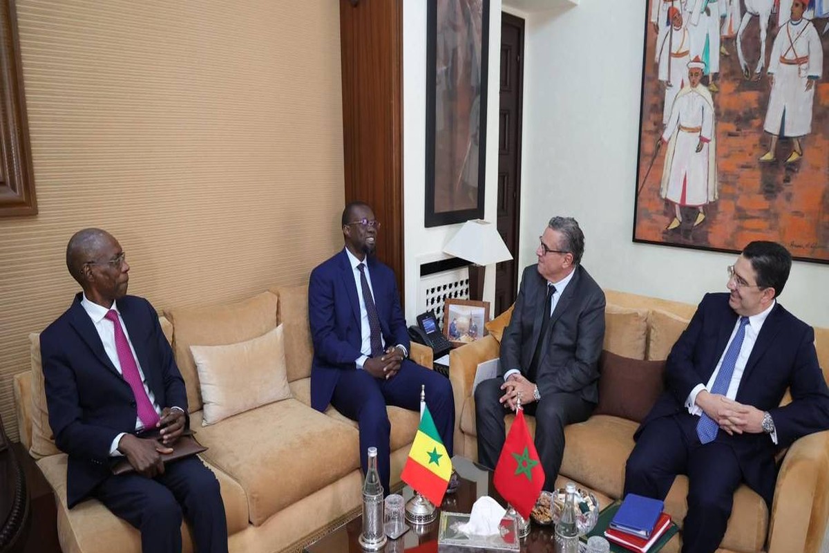 العلاقات بين الرباط ودكار لا تتأثر بعوارض المستطيل الأخضر 