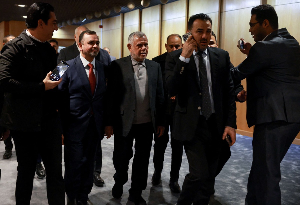 مشهد سياسي معقد