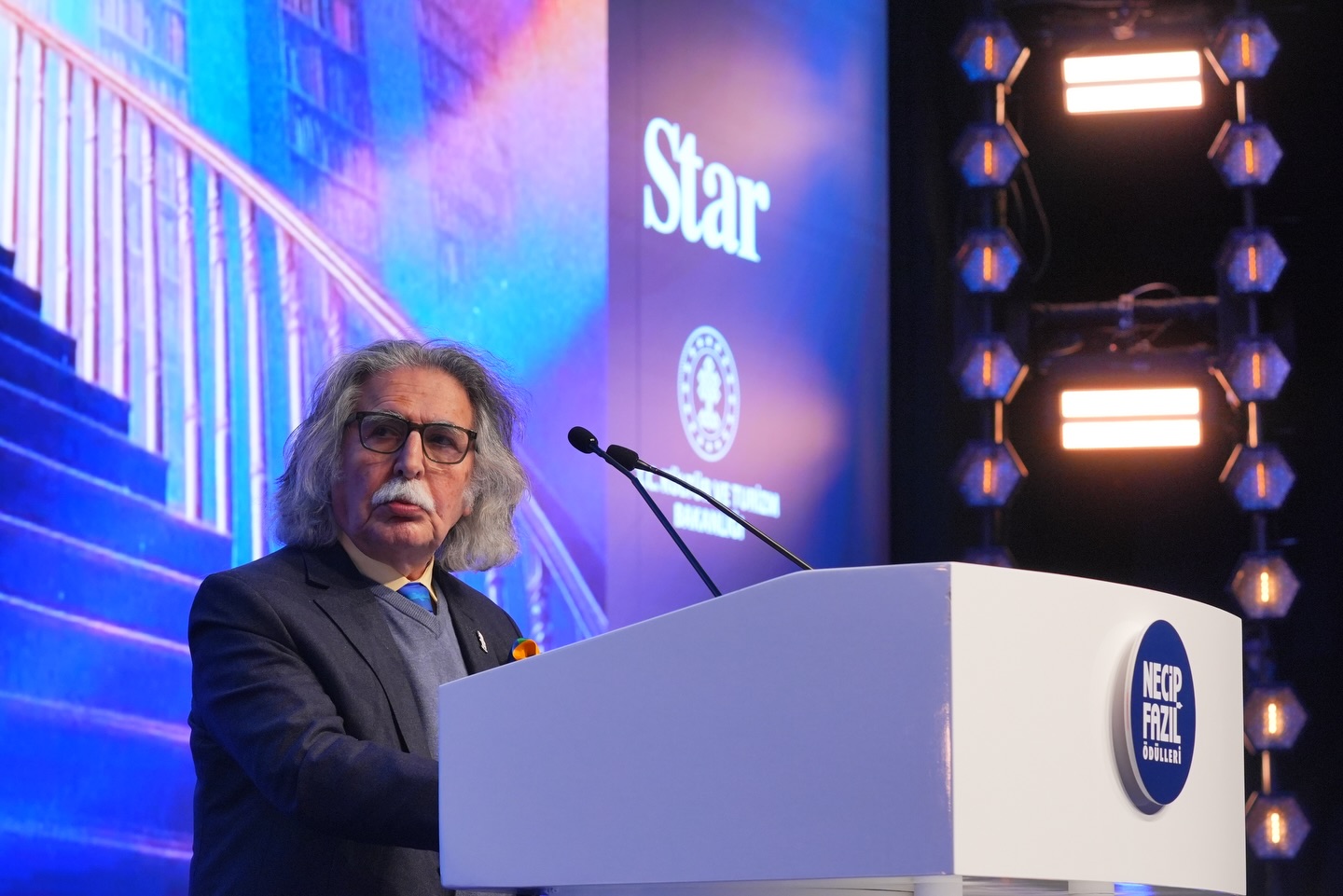 محطة جديدة في مسار فنان حول الألم الفردي والجماعي إلى لغة بصرية 