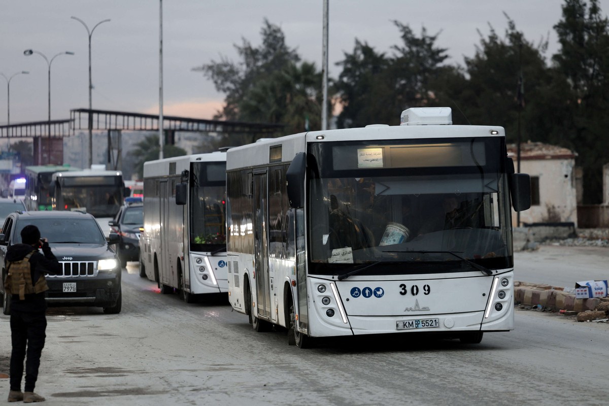 خروج بعد اشتباكات دامية