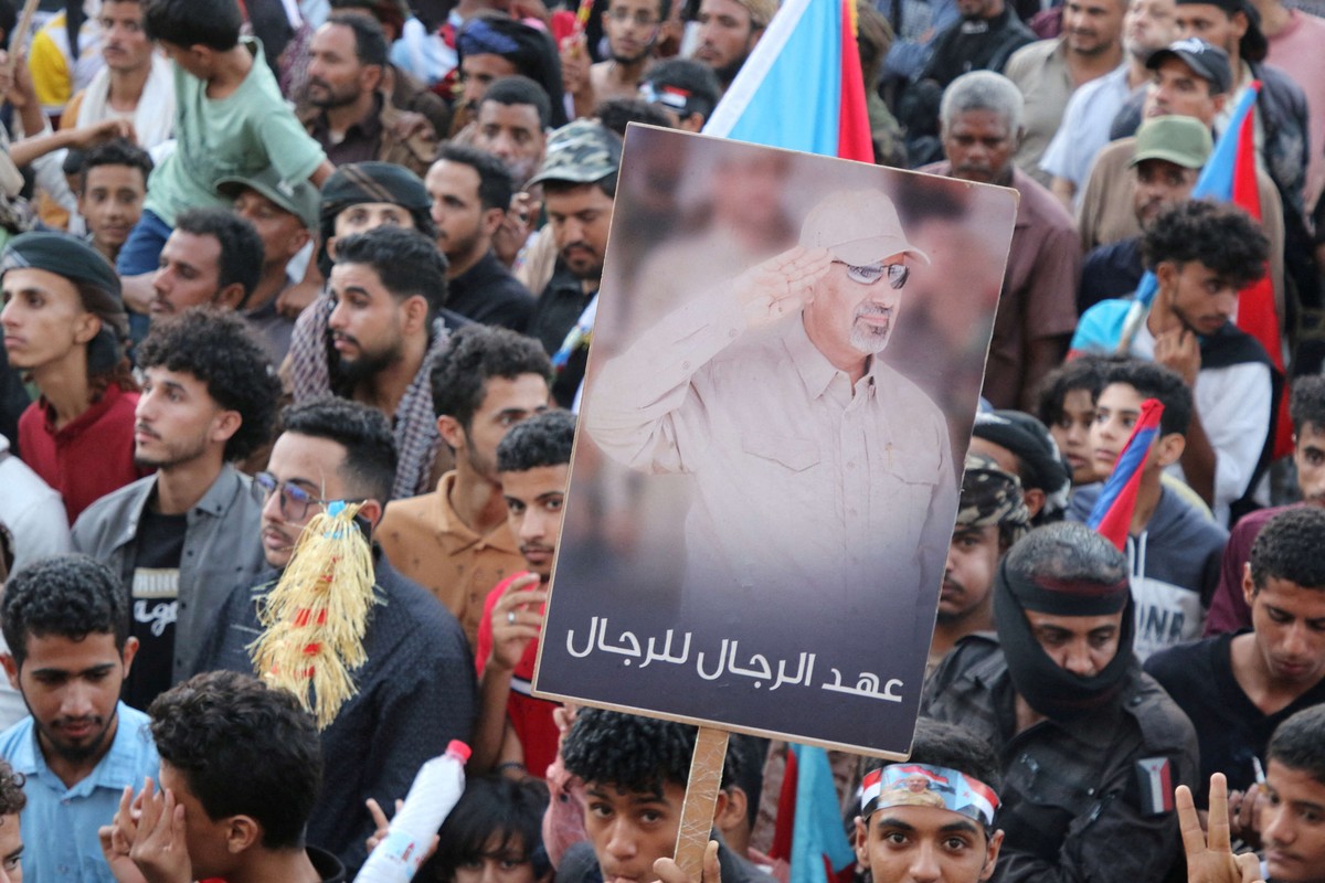 مجلس القيادة الرئاسي اليمني يسقط عضوية الزبيدي