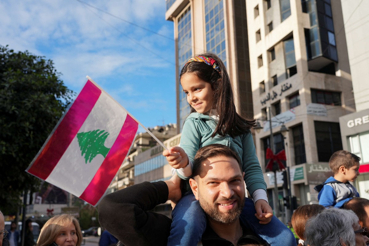 اللبنانيون يأملون نهاية كابوس الأزمات 