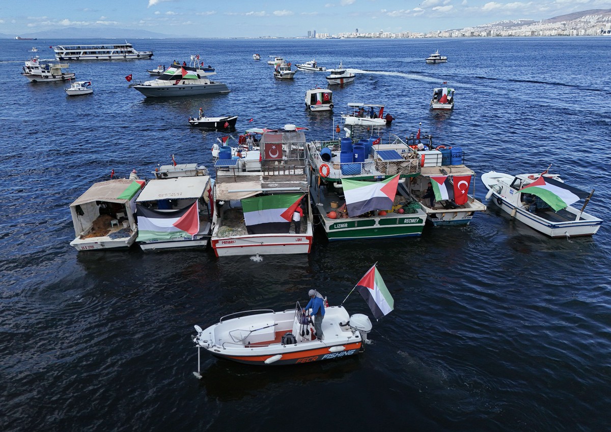 أسطول الصمود يرفع سقف التحدي