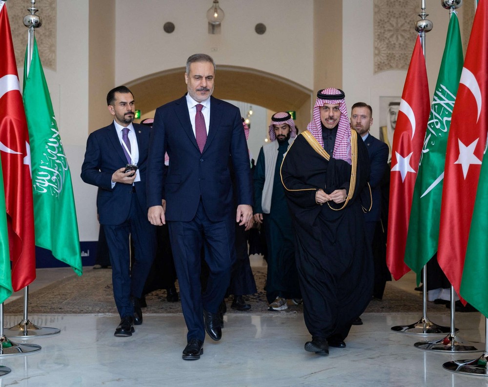 هاكان فيدان والأمير فيصل بن فرحان 