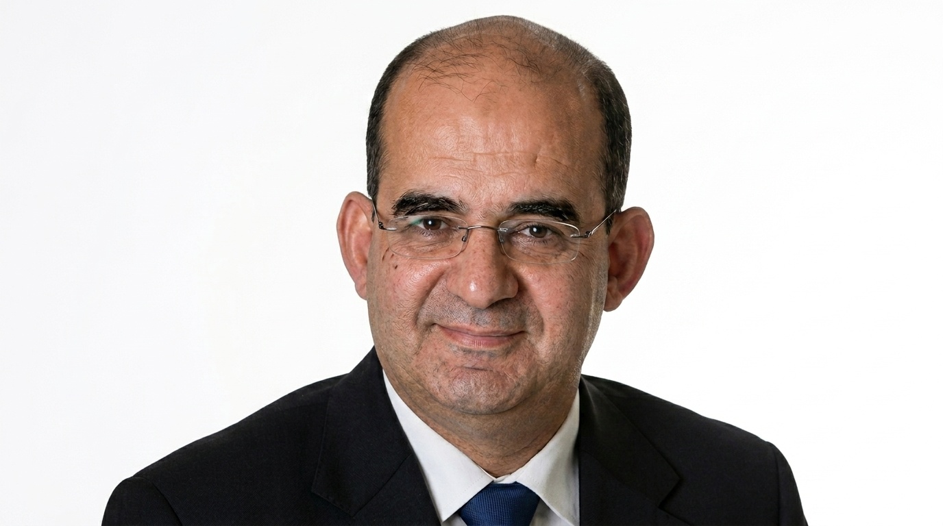 الكاتب سامر أبو شندي