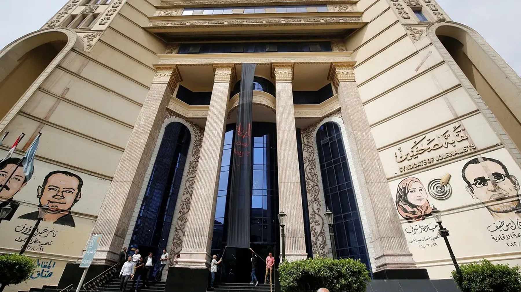 Honour or error? A syndicate under fire