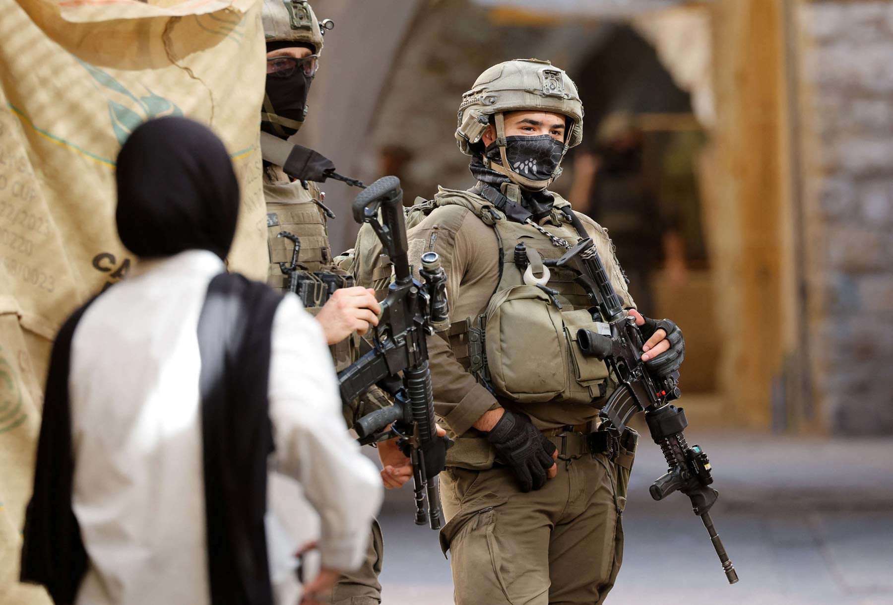 Rifles turned on the occupied