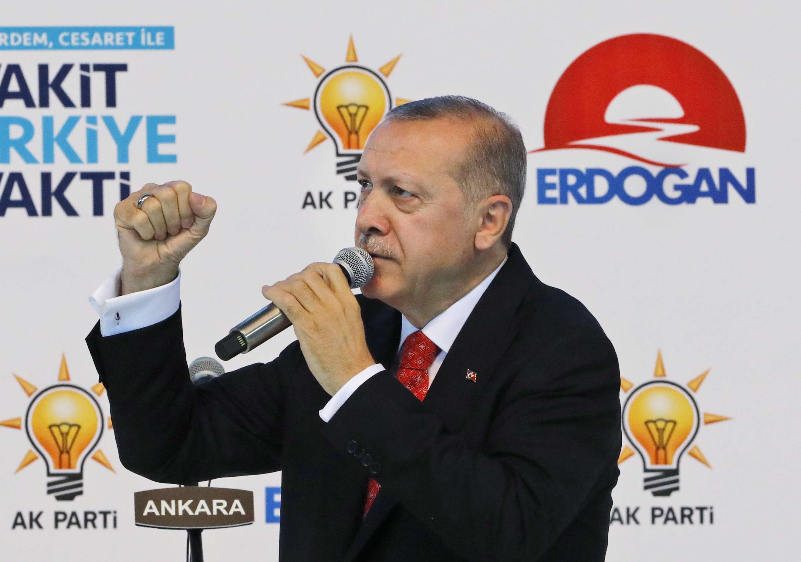استخدام كافة الحيل لضمان فوز أردوغان