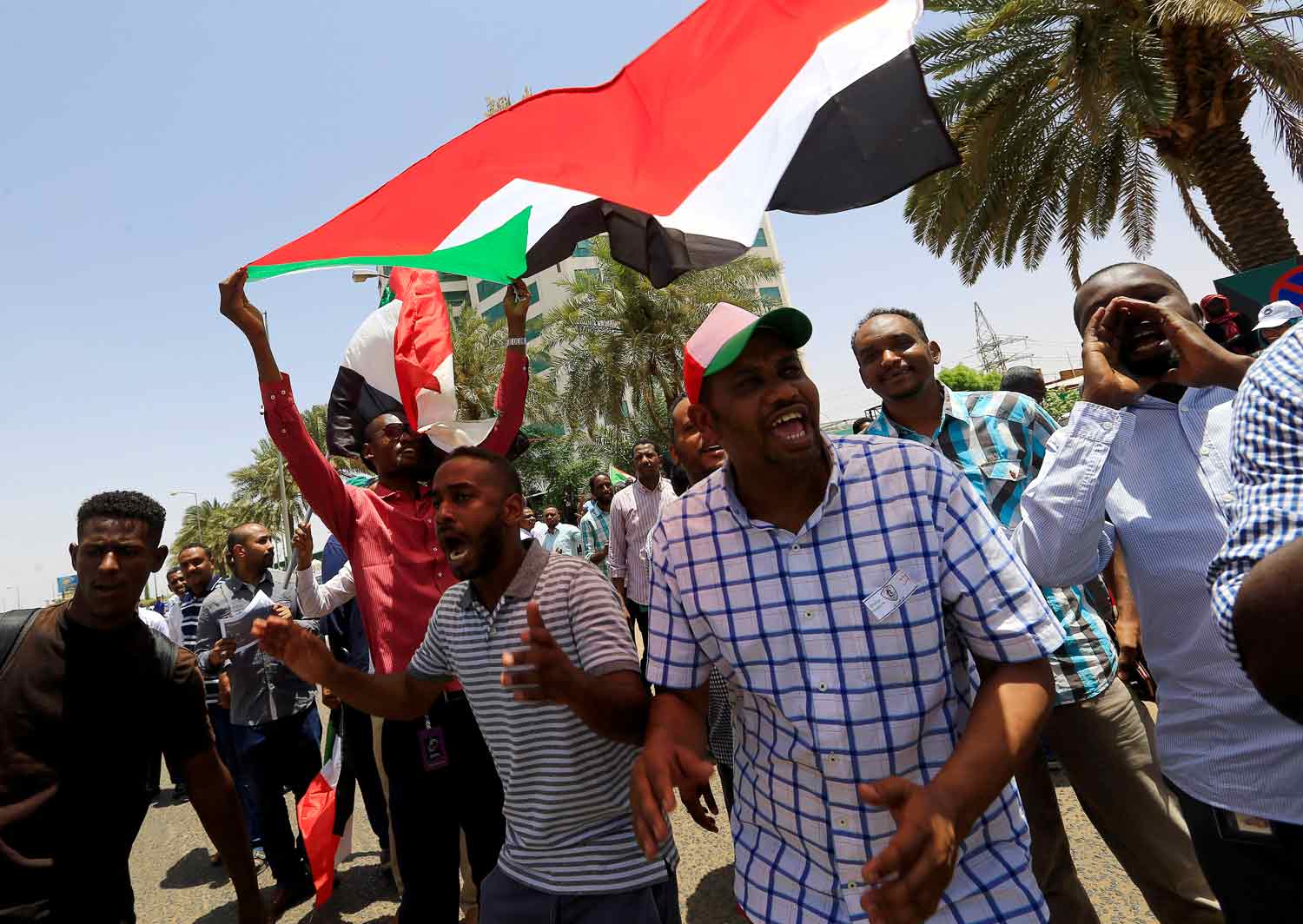 تاريخ السودان المليء بالانقلابات العسكرية سبب التوجس من حكم العسكر 
