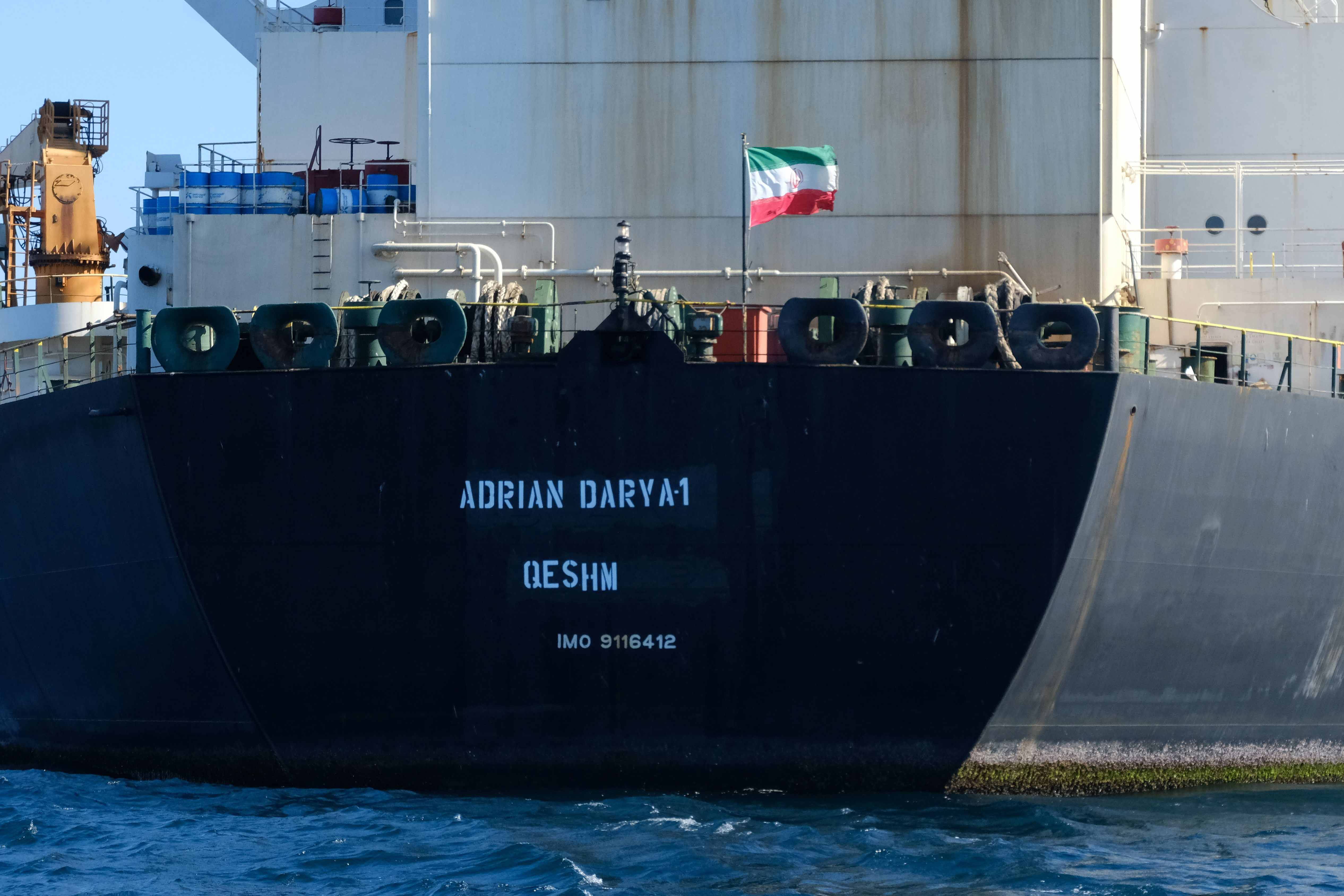 ناقلة النفط الإيراني المهرب لا تزال تائهة في عرض المتوسط بسبب العقوبات الاميركية