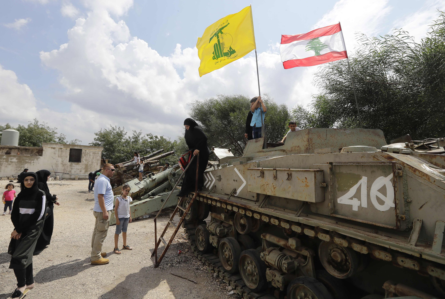 صمت حزب الله يثير تساؤلات حول التسويات السياسية الخفية