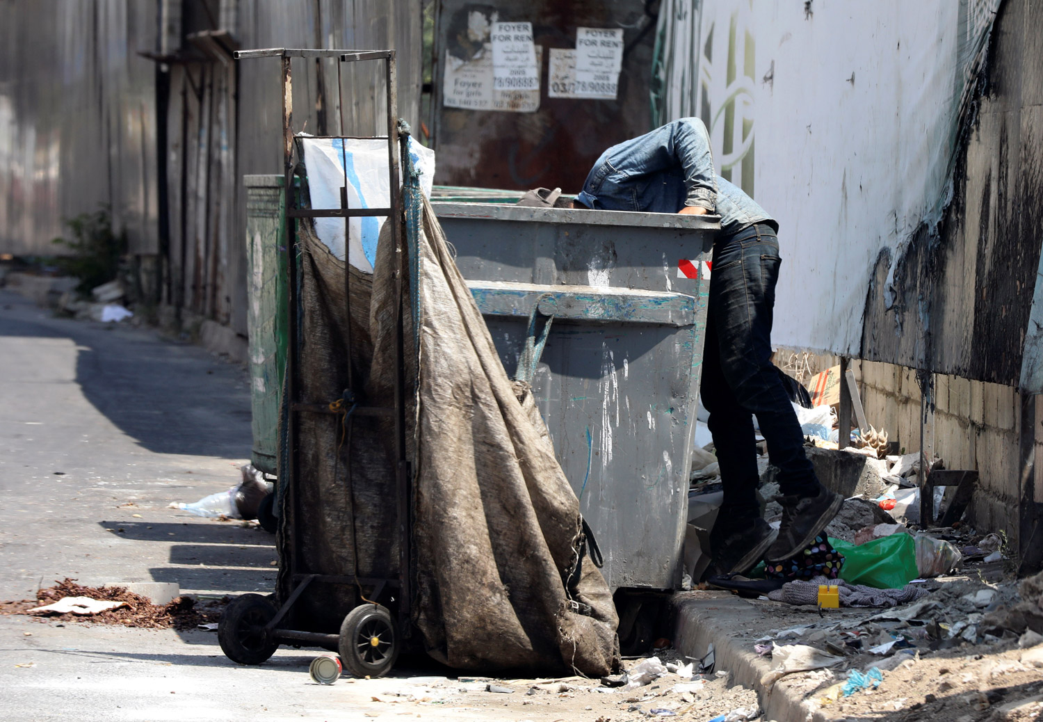  حوالي 48 في المئة من اللبنانيين كانوا يعيشون بنهاية 2019 تحت خط الفقر.