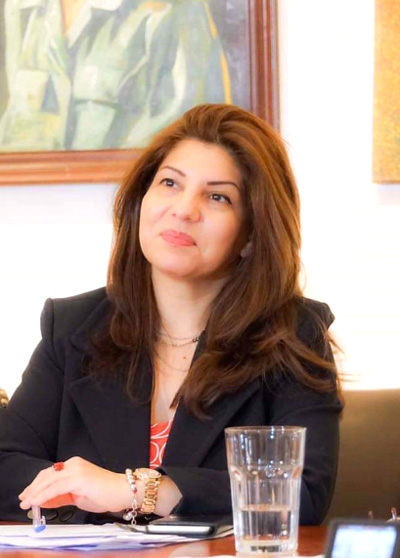 فنانة تشكيلية