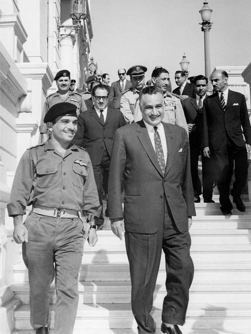الملك حسين والرئيس جمال عبدالناصر في القاهرة قبل أيام قليلة من حرب يونيو 1967