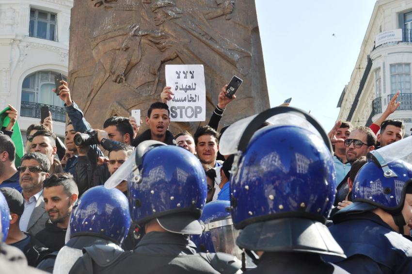 احتجاجات في الجزائر ضد ترشح بوتفليقة لولاية رئاسية خامسة