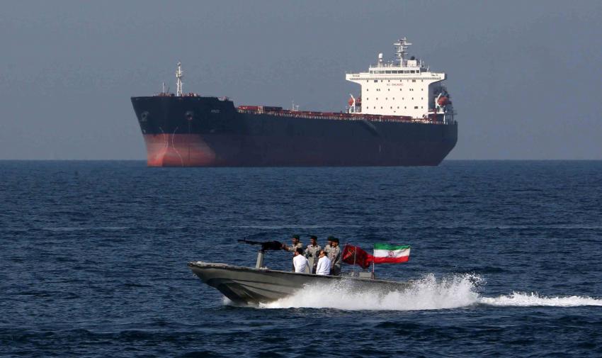 إيران تهدد امدادات النفط والأمن الملاحي الإقليمي والدولي