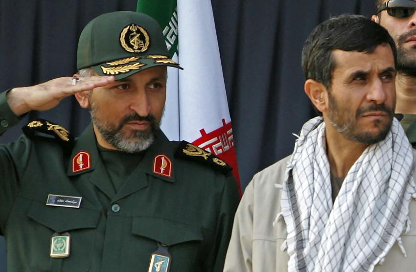 الجنرال محمد حجازي مع الرئيس الإيراني الأسبق محمود احمدي نجاد