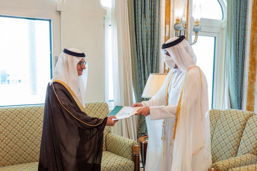 وزير الخارجية القطري يتسلم اوراق اعتماد السفير السعودي لدى الدوحة